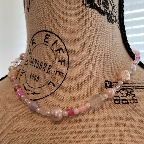 💕🌸 Vintage Beaded Pink Necklace - Picture 4 of 5